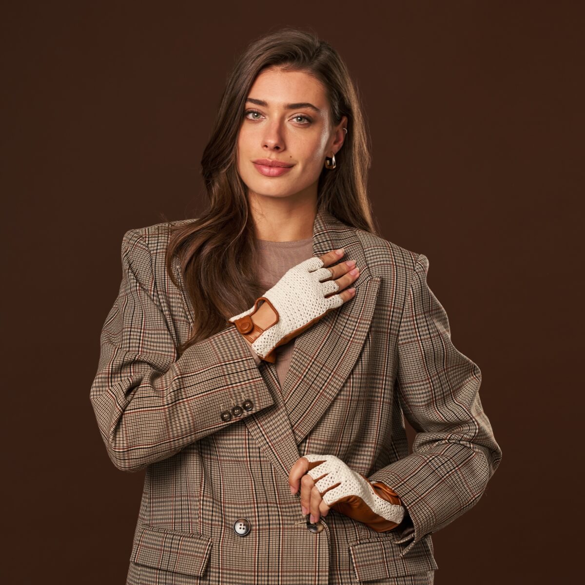 Daniella (cognac) - Hand-sewn Italian crochet driving gloves from lambskin leather - Fratelli Orsini - Luxury Leather Gloves - Handmade in Italy - 6