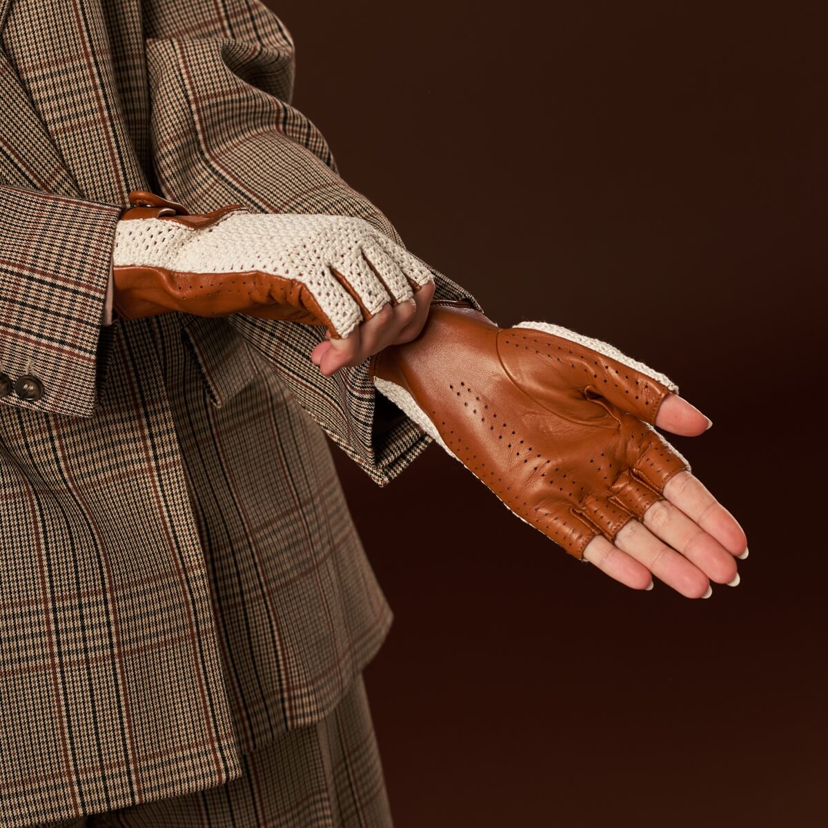 Daniella (cognac) - Hand-sewn Italian crochet driving gloves from lambskin leather - Fratelli Orsini - Luxury Leather Gloves - Handmade in Italy - 7