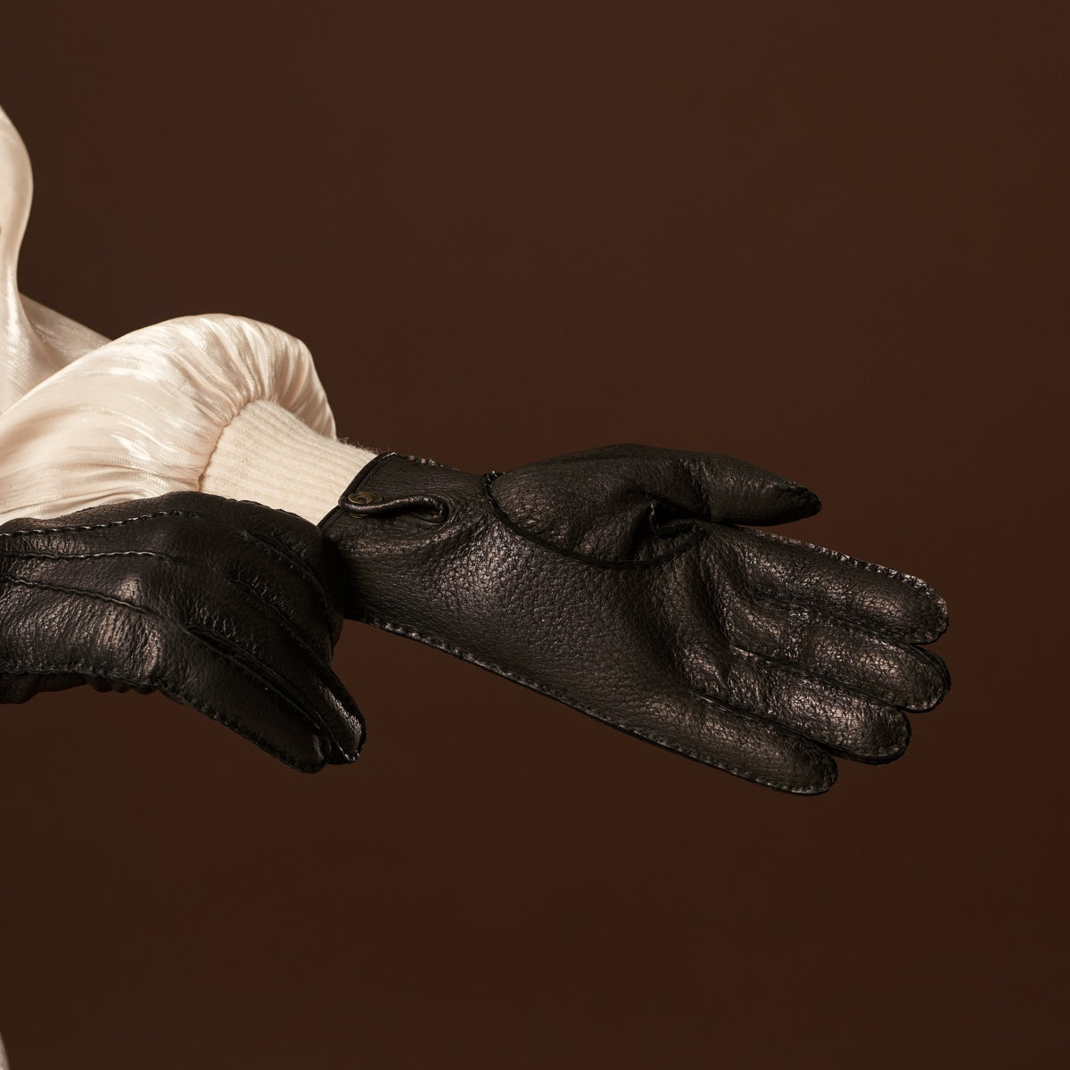 Donatella (black) – Luxurious Italian peccary leather gloves with cashmere lining - Fratelli Orsini - Luxury Leather Gloves - Handmade in Italy - 9