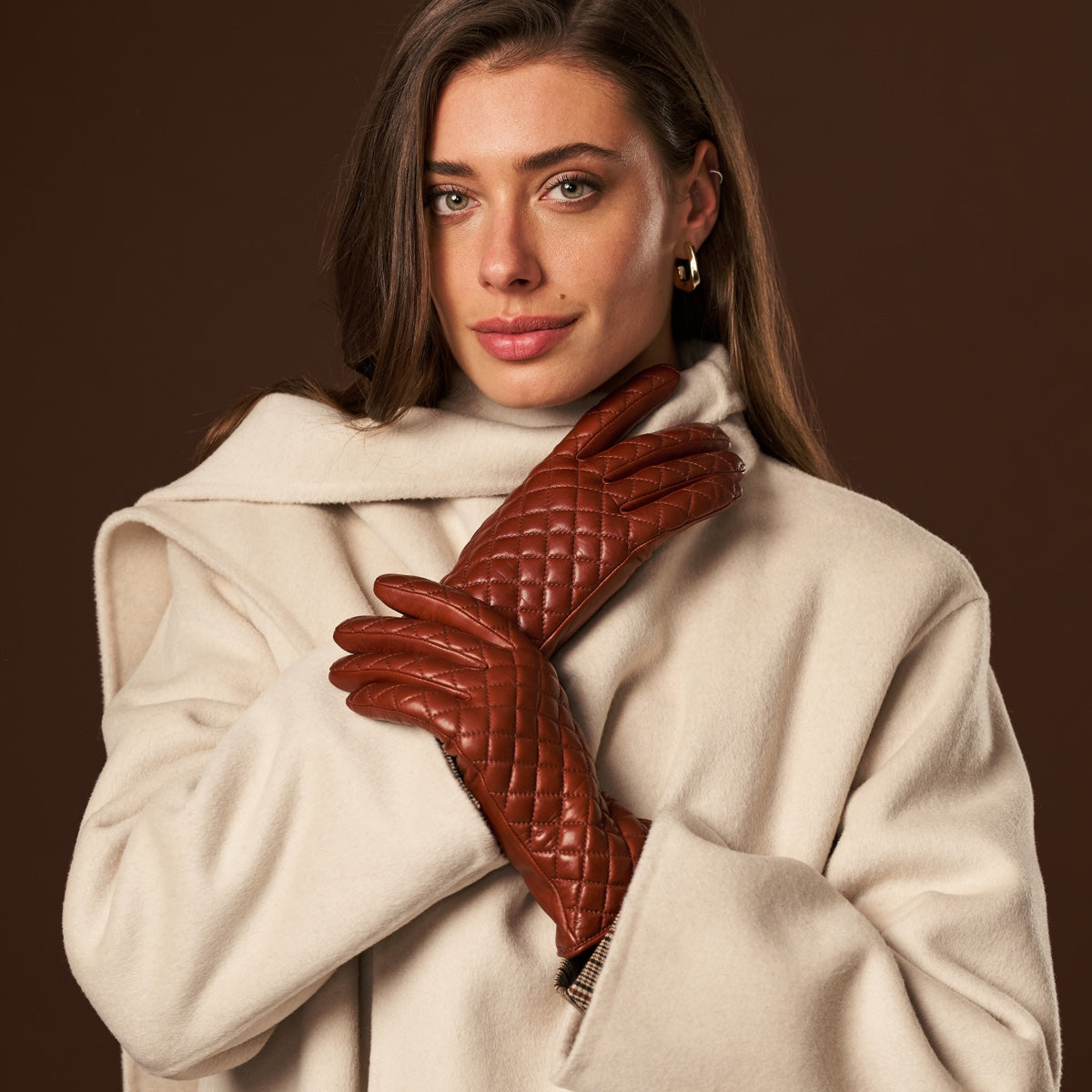 Emilia (brown) - classic Italian lambskin leather gloves with cashmere lining and checkered pattern - Fratelli Orsini - Luxury Leather Gloves - Handmade in Italy - 11