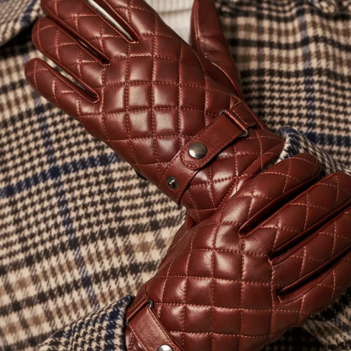 Luca (brown) - Italian lambskin leather gloves with cashmere lining and checkered pattern - Fratelli Orsini - Luxury Leather Gloves - Handmade in Italy - 7