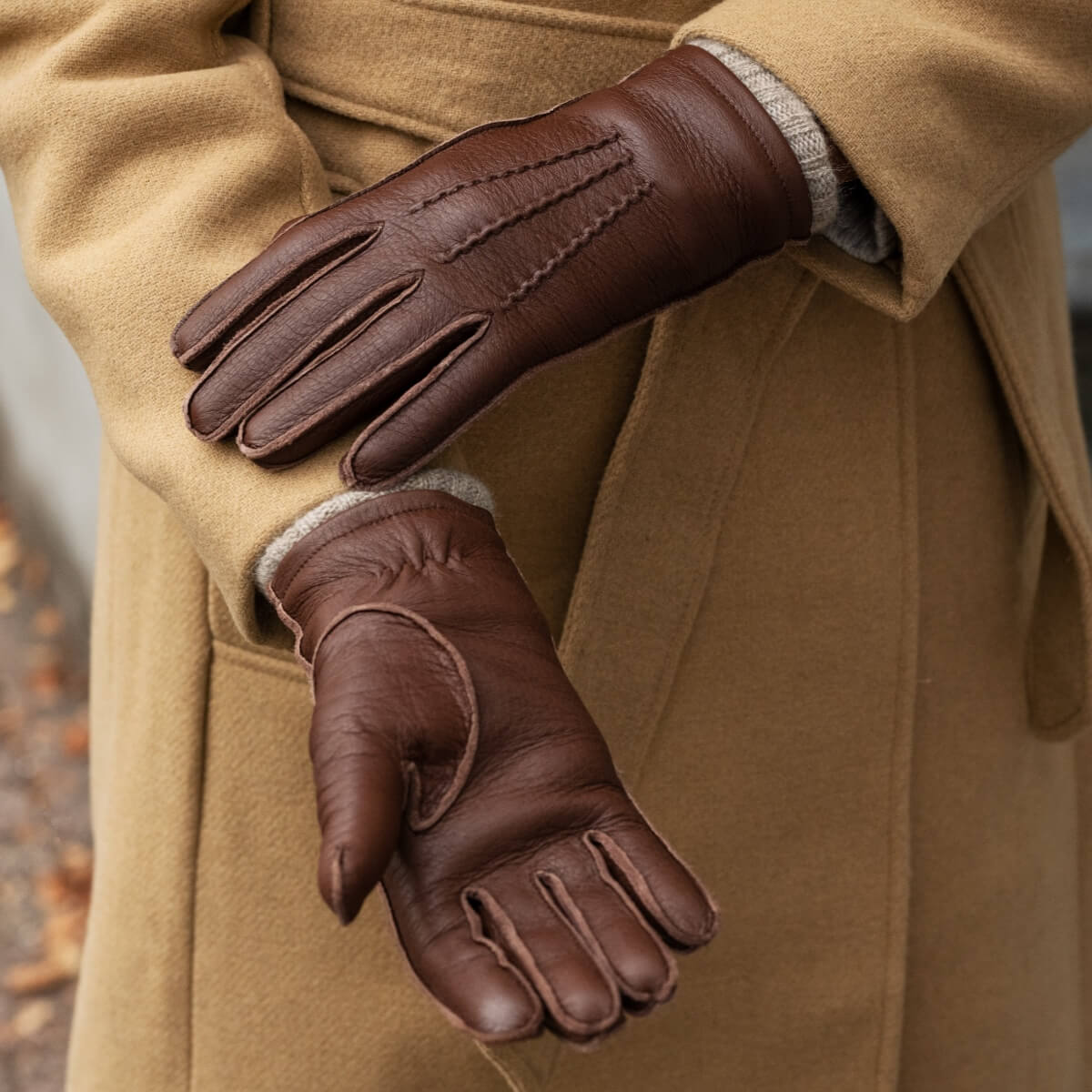 Vittoria (brown) - Italian gloves made of American deerskin leather with cashmere lining - Fratelli Orsini - Luxury Leather Gloves - Handmade in Italy - 8