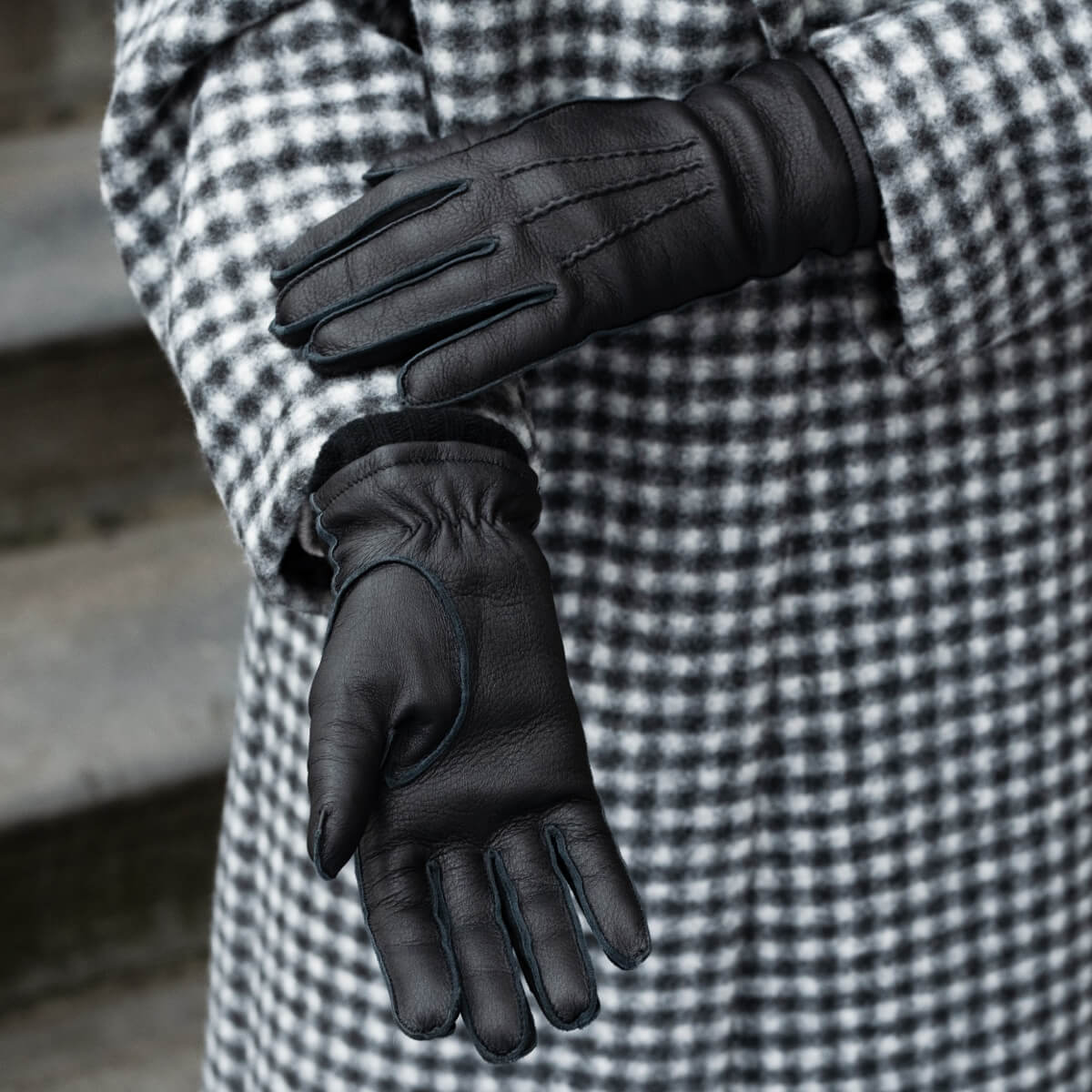 Vittoria (black) - Italian gloves made of American deerskin leather with cashmere lining - Fratelli Orsini - Luxury Leather Gloves - Handmade in Italy - 8