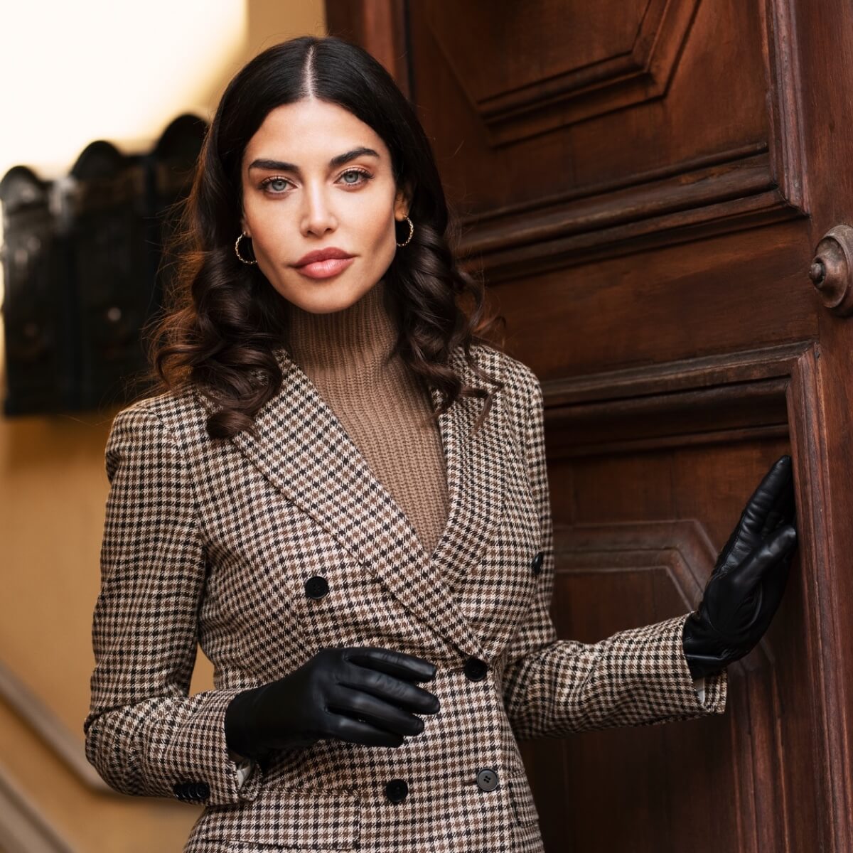 Bella (black) - Italian lambskin leather gloves with lambswool lining & touchscreen feature - Fratelli Orsini - Luxury Leather Gloves - Handmade in Italy - 9