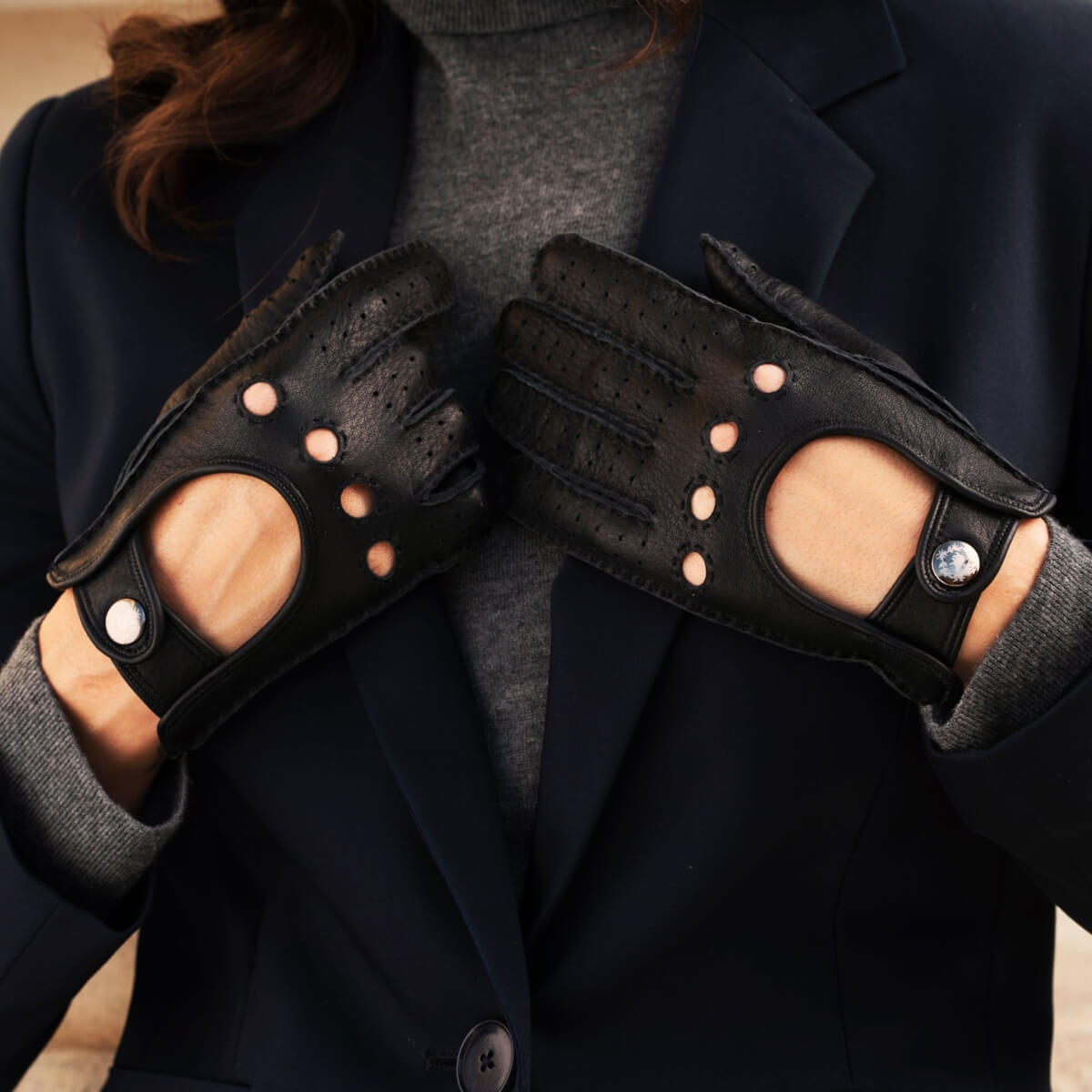 Maria (black) - Italian driving gloves made of American deerskin leather - Fratelli Orsini - Luxury Driving Gloves - Handmade in Italy - 6