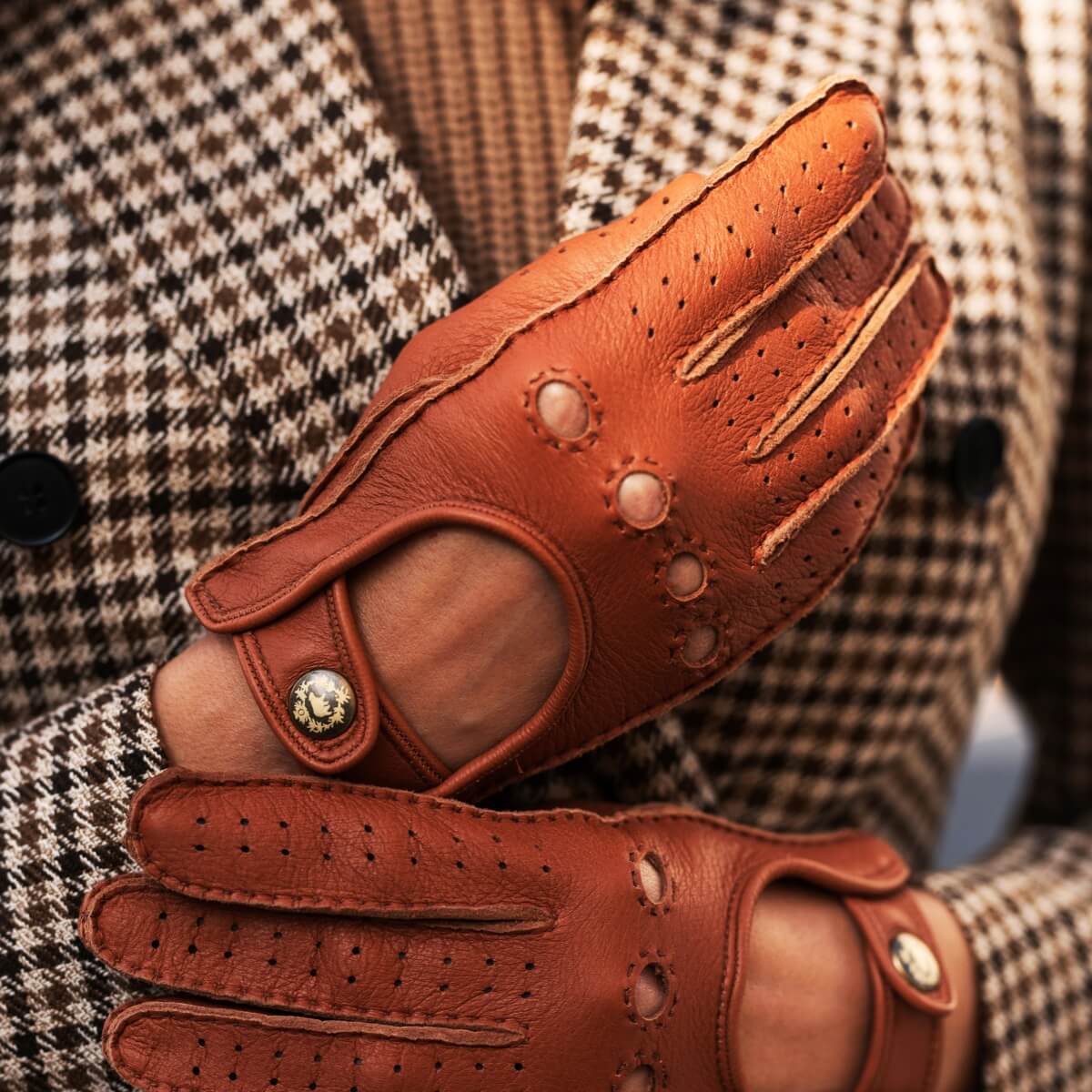 Maria (brown) - Italian driving gloves made of American deerskin leather - Fratelli Orsini - Luxury Driving Gloves - Handmade in Italy - 4