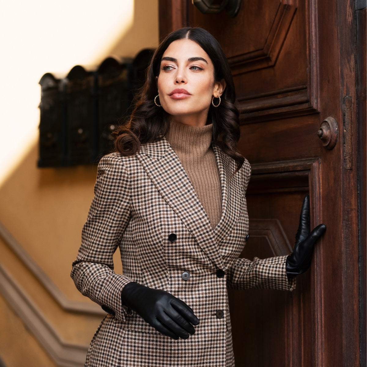 Isabella (black) - Italian lambskin leather gloves with cashmere lining - Fratelli Orsini - Luxury Leather Gloves - Handmade in Italy - 7