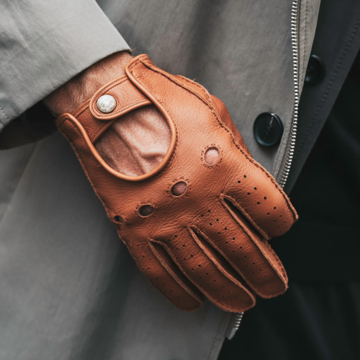 Leonardo (brown) - Italian driving gloves made of American deerskin leather- Fratelli Orsini - Luxury Driving Gloves - Handmade in Italy - 3