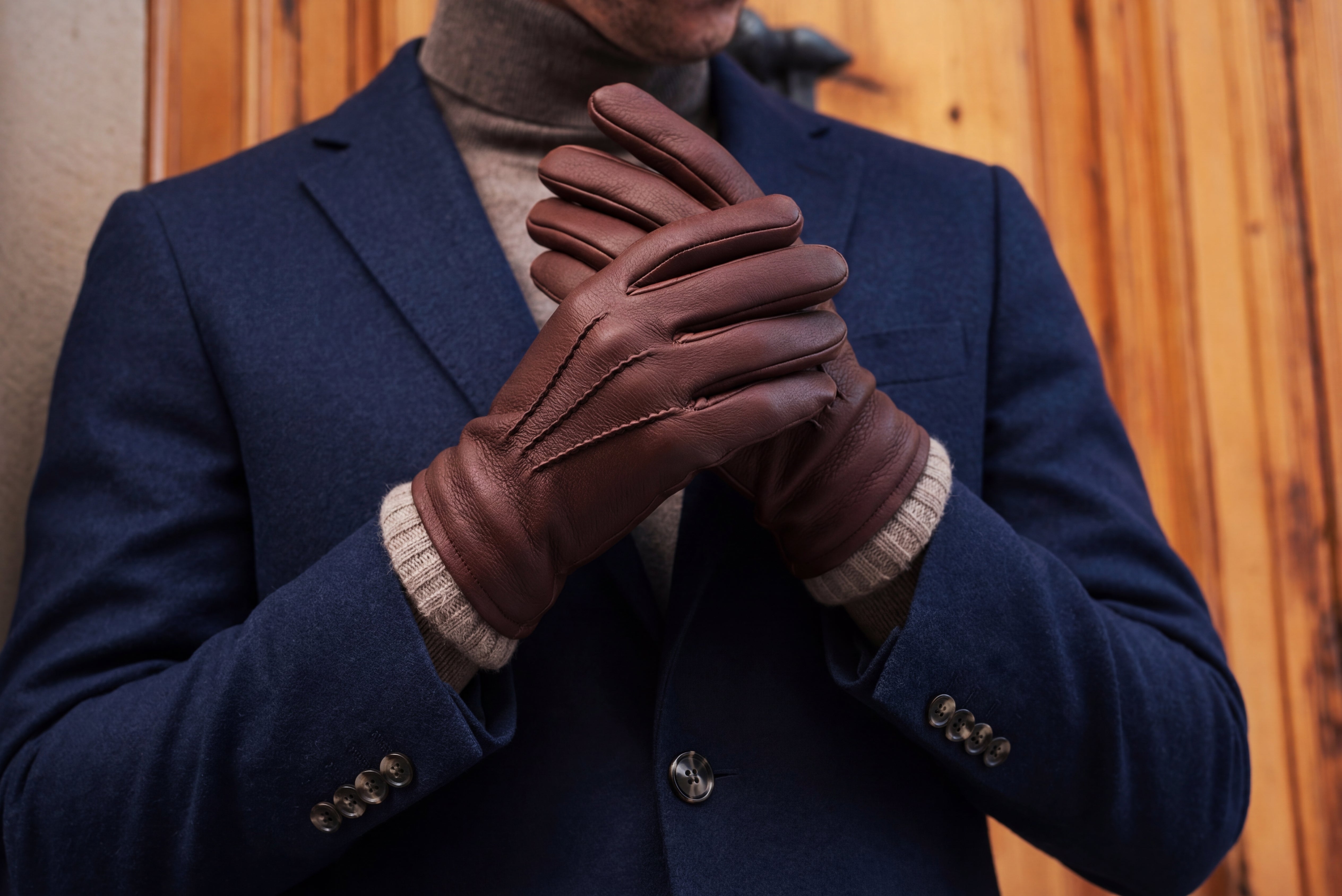 Best Leather Gloves for Raynaud’s (Keeping Hands Warm in Cold Weather)