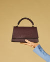 Federica (aubergine) - Sac bandoulière en cuir de veau italien pour femme (avec bandoulière)