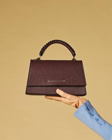 Federica (aubergine) - Sac bandoulière en cuir de veau italien pour femme (avec bandoulière)