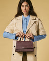 Federica (aubergine) - Sac bandoulière en cuir de veau italien pour femme (avec bandoulière)