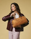 Chiara (Cognac) – Italienische Damenhandtasche aus Kalbsveloursleder (mit Schulterriemen)