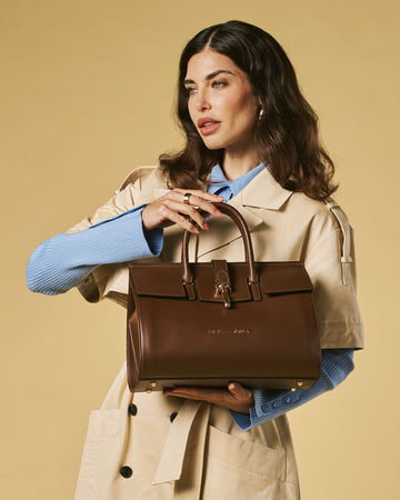 Oriana (braun) – Damenhandtasche aus italienischem Kalbsleder (mit Schulterriemen)