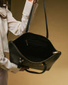 Simona (schwarz) - Damen-Schultertasche aus italienischem Kalbsleder
