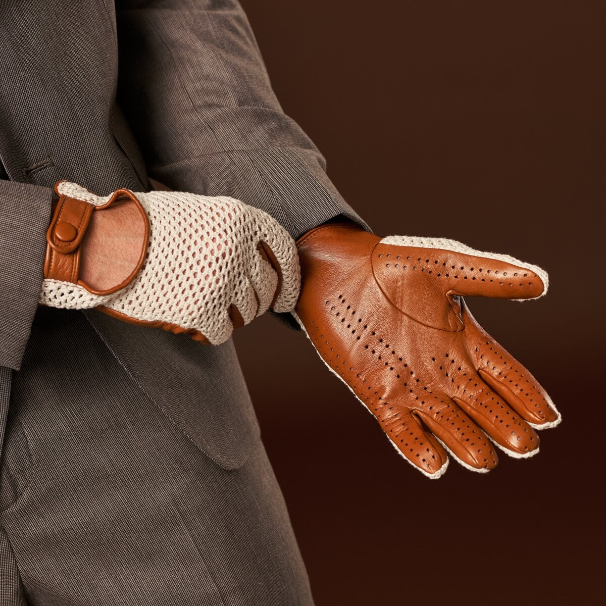Arturo (cognac) - Hand-sewn Italian crochet driving gloves from lambskin leather - Fratelli Orsini - Luxury Leather Gloves - Handmade in Italy - 5