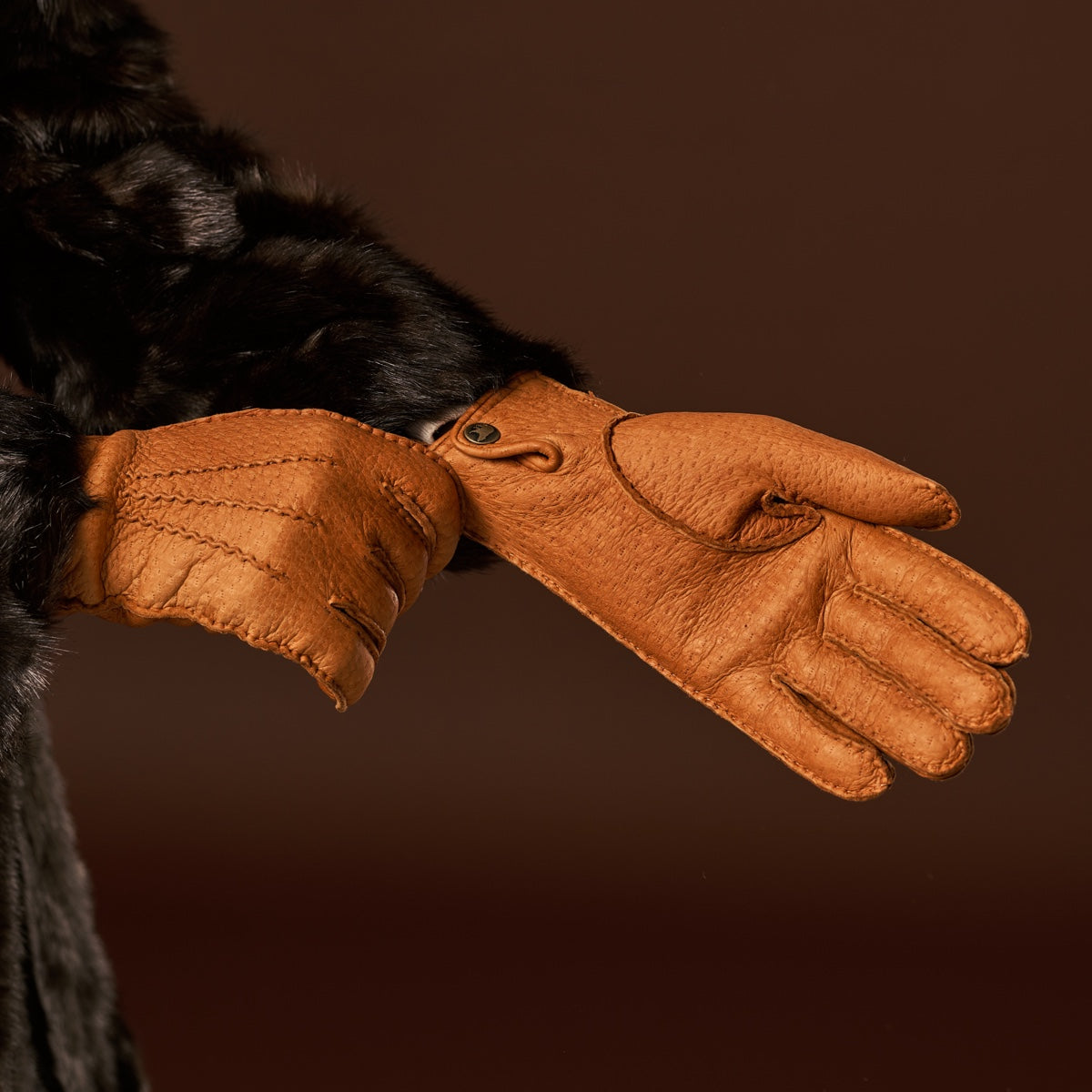 Donatella (brown) – Luxurious Italian peccary leather gloves with cashmere lining - Fratelli Orsini - Luxury Leather Gloves - Handmade in Italy - 7