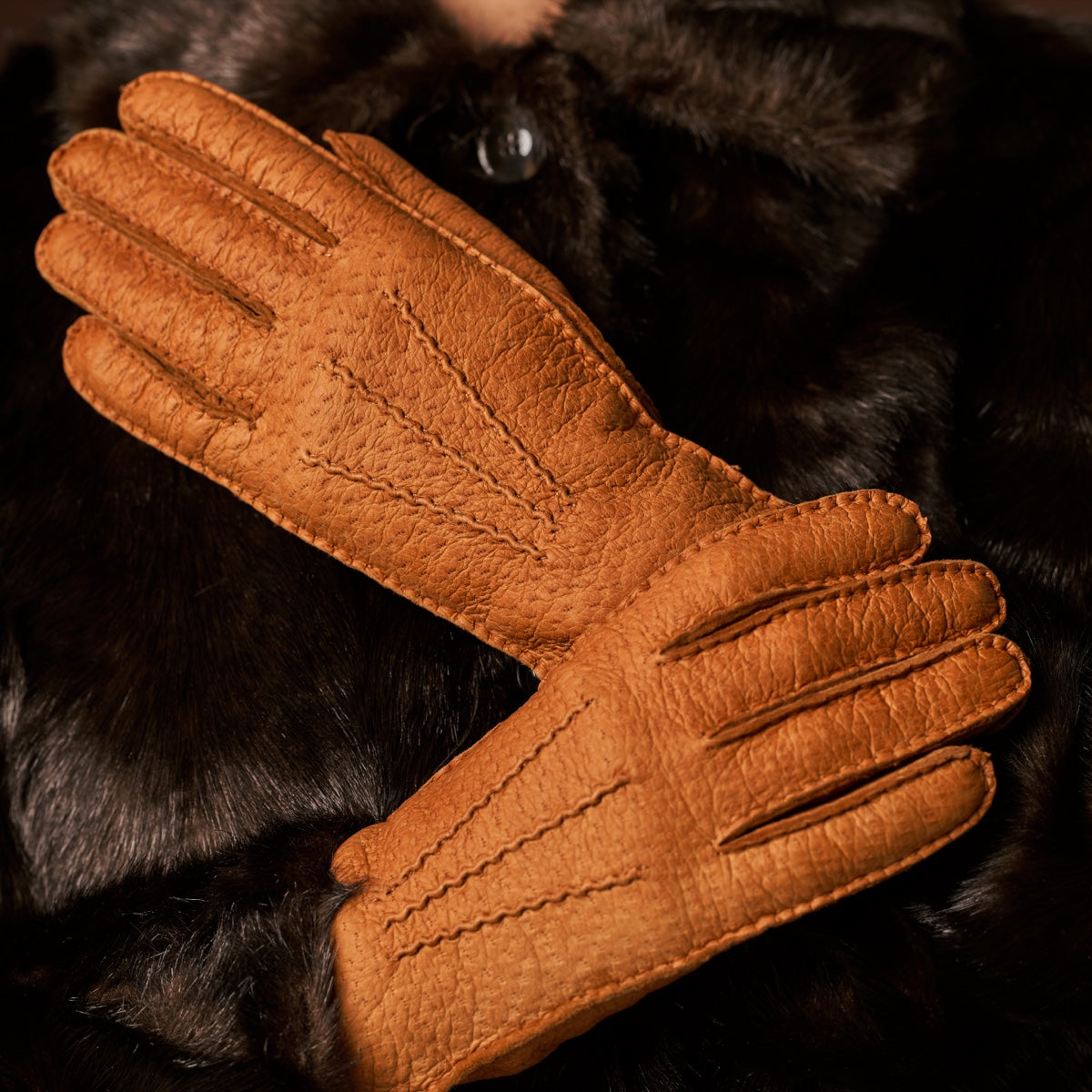 Donatella (brown) – Luxurious Italian peccary leather gloves with cashmere lining - Fratelli Orsini - Luxury Leather Gloves - Handmade in Italy - 9