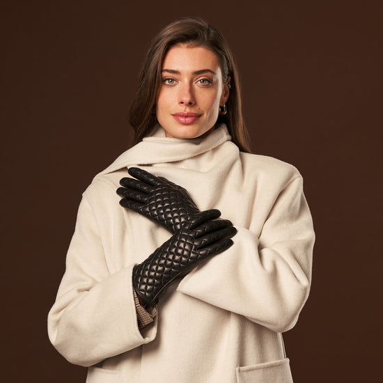 Emilia (black) - classic Italian lambskin leather gloves with cashmere lining and checkered pattern - Fratelli Orsini - Luxury Leather Gloves - Handmade in Italy - 6