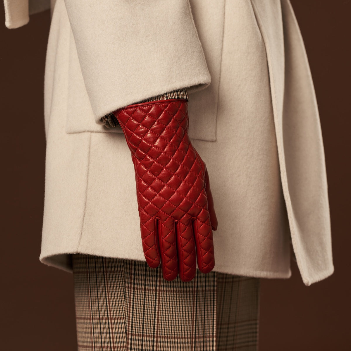 Emilia (red) - classic Italian lambskin leather gloves with cashmere lining and checkered pattern - Fratelli Orsini - Luxury Leather Gloves - Handmade in Italy - 7