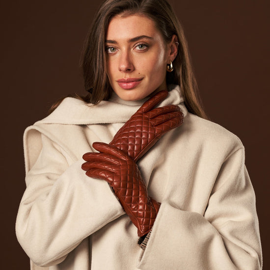 Emilia (brown) - classic Italian lambskin leather gloves with cashmere lining and checkered pattern - Fratelli Orsini - Luxury Leather Gloves - Handmade in Italy - 11