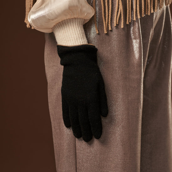 Florentina (black) - Handmade Italian knitted wool gloves with luxurious cashmere lining - Fratelli Orsini - Luxury Leather Gloves - Handmade in Italy - 7