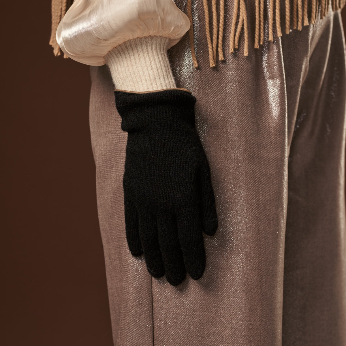 Florentina (black) - Handmade Italian knitted wool gloves with luxurious cashmere lining - Fratelli Orsini - Luxury Leather Gloves - Handmade in Italy - 7