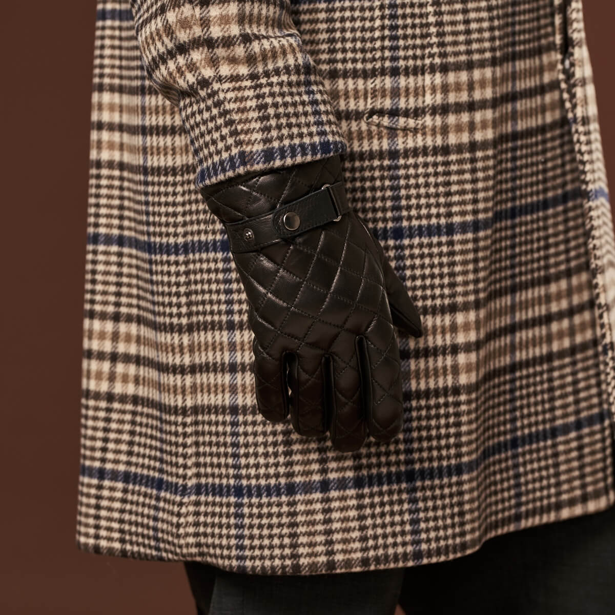 Luca (black) - Italian lambskin leather gloves with cashmere lining and checkered pattern - Fratelli Orsini - Luxury Leather Gloves - Handmade in Italy - 9