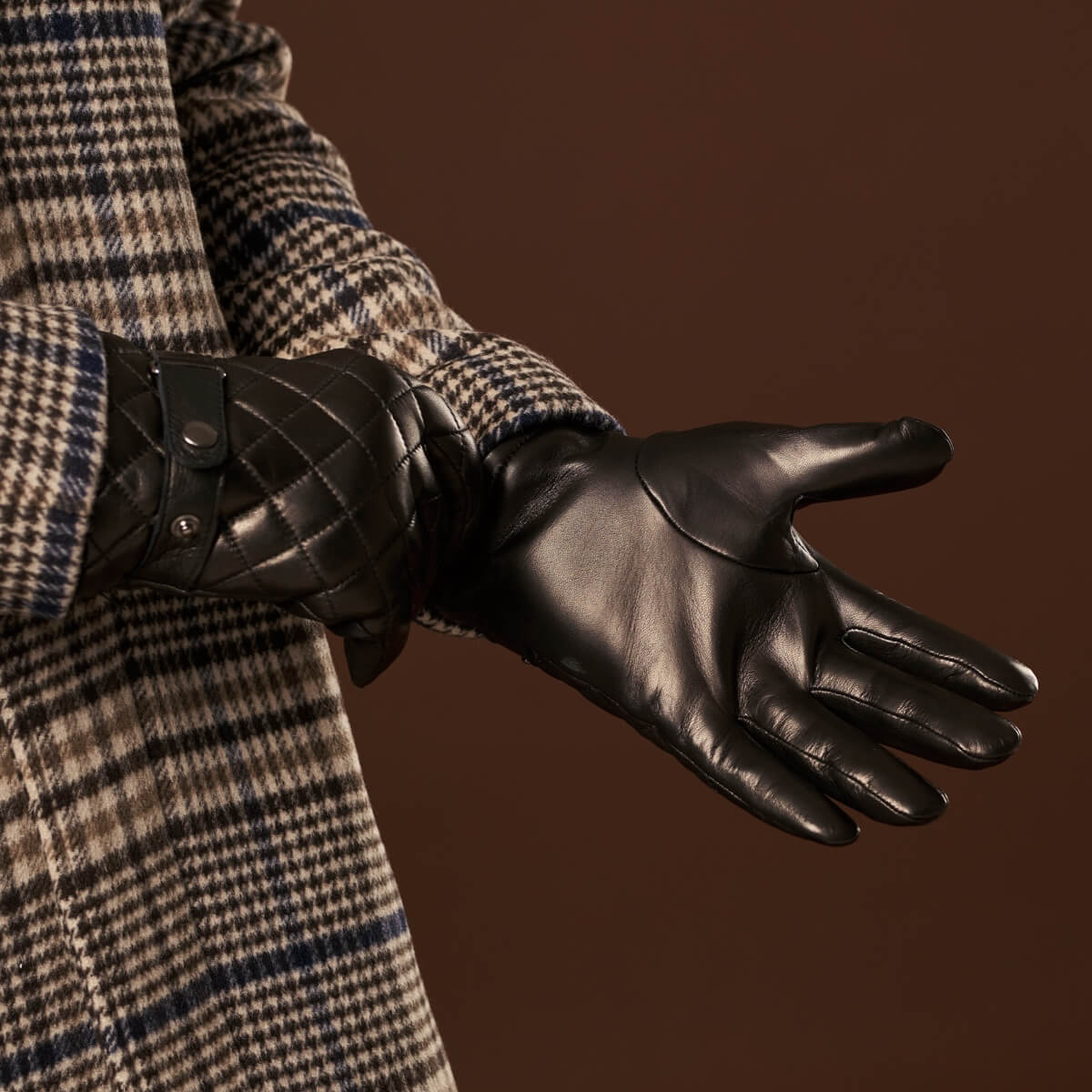 Luca (black) - Italian lambskin leather gloves with cashmere lining and checkered pattern - Fratelli Orsini - Luxury Leather Gloves - Handmade in Italy - 10