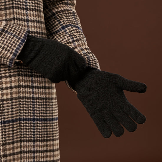 Luciano (black) - Handmade Italian knitted wool gloves with luxurious cashmere lining - Fratelli Orsini - Luxury Leather Gloves - Handmade in Italy - 5