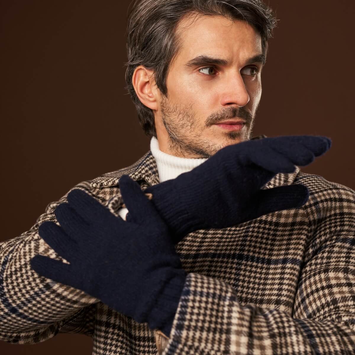 Luciano (dark blue) - Handmade Italian knitted wool gloves with luxurious cashmere lining - Fratelli Orsini - Luxury Leather Gloves - Handmade in Italy - 6