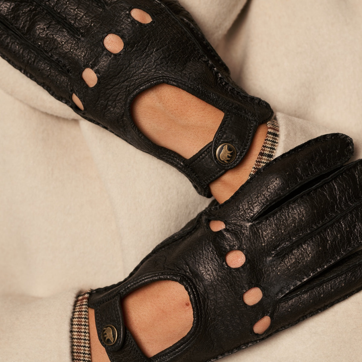 Raffaella (black) – Luxurious Italian peccary driving gloves - Fratelli Orsini - Luxury Leather Gloves - Handmade in Italy - 6