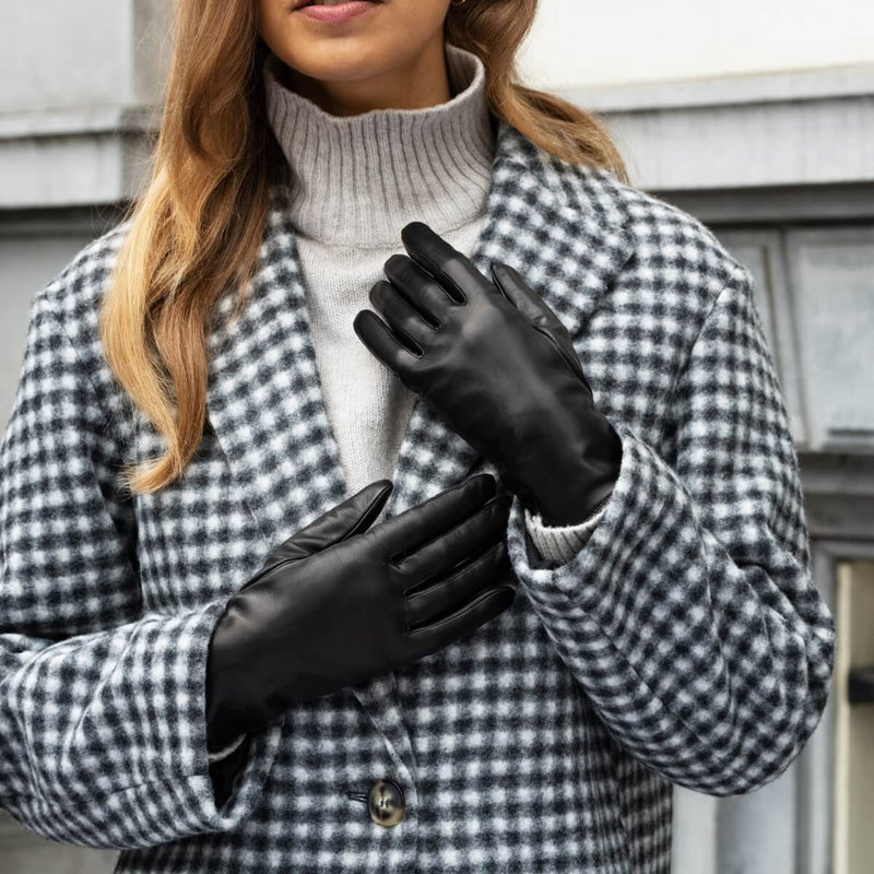 Isabella (black) - Italian lambskin leather gloves with cashmere lining & touchscreen feature