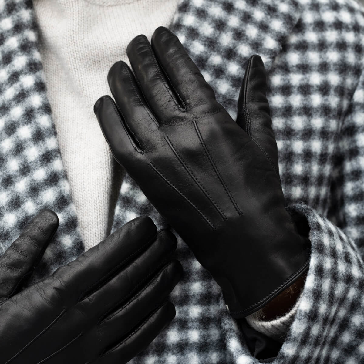 Francesca (black) - Italian lambskin leather gloves with white rabbit fur lining - Fratelli Orsini - Luxury Leather Gloves - Handmade in Italy - 8