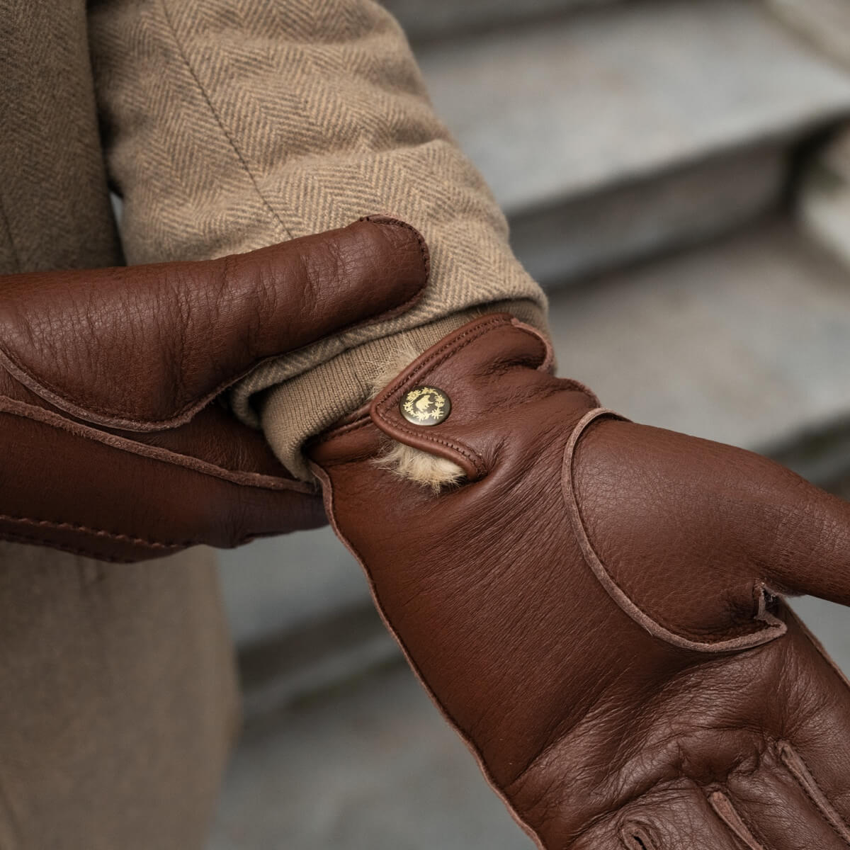 Diego - Italian gloves made of American deerskin leather with rabbit fur lining - Fratelli Orsini - Luxury Leather Gloves - Handmade in Italy - 11