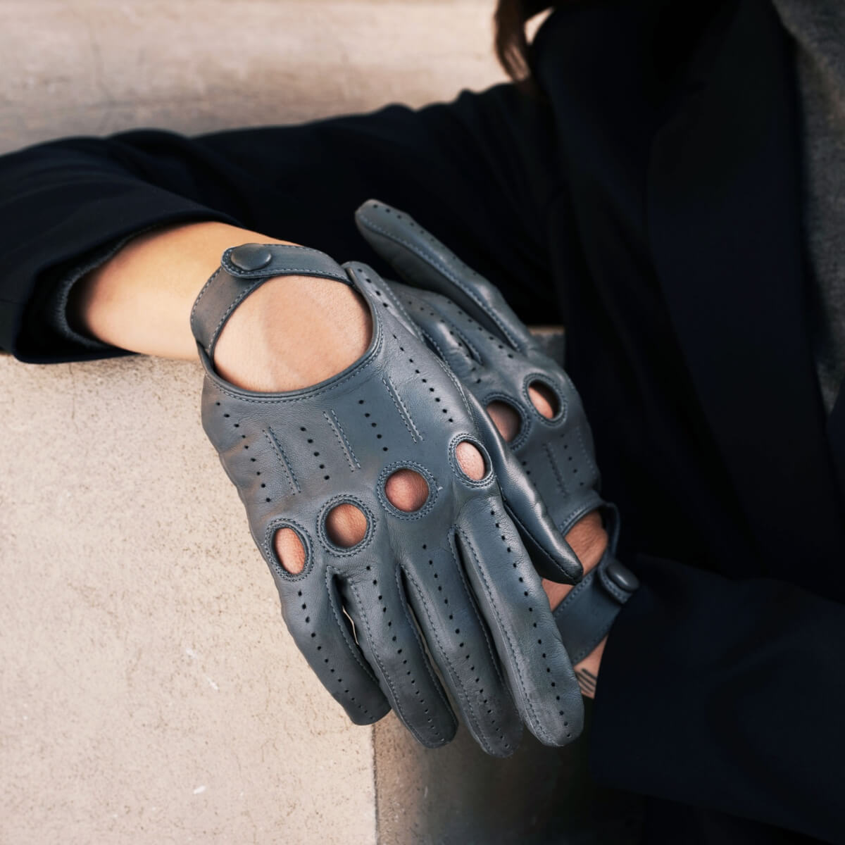Alessa (grey) - classic Italian lambskin leather driving gloves - Fratelli Orsini - Luxury Leather Gloves - Handmade in Italy - 3
