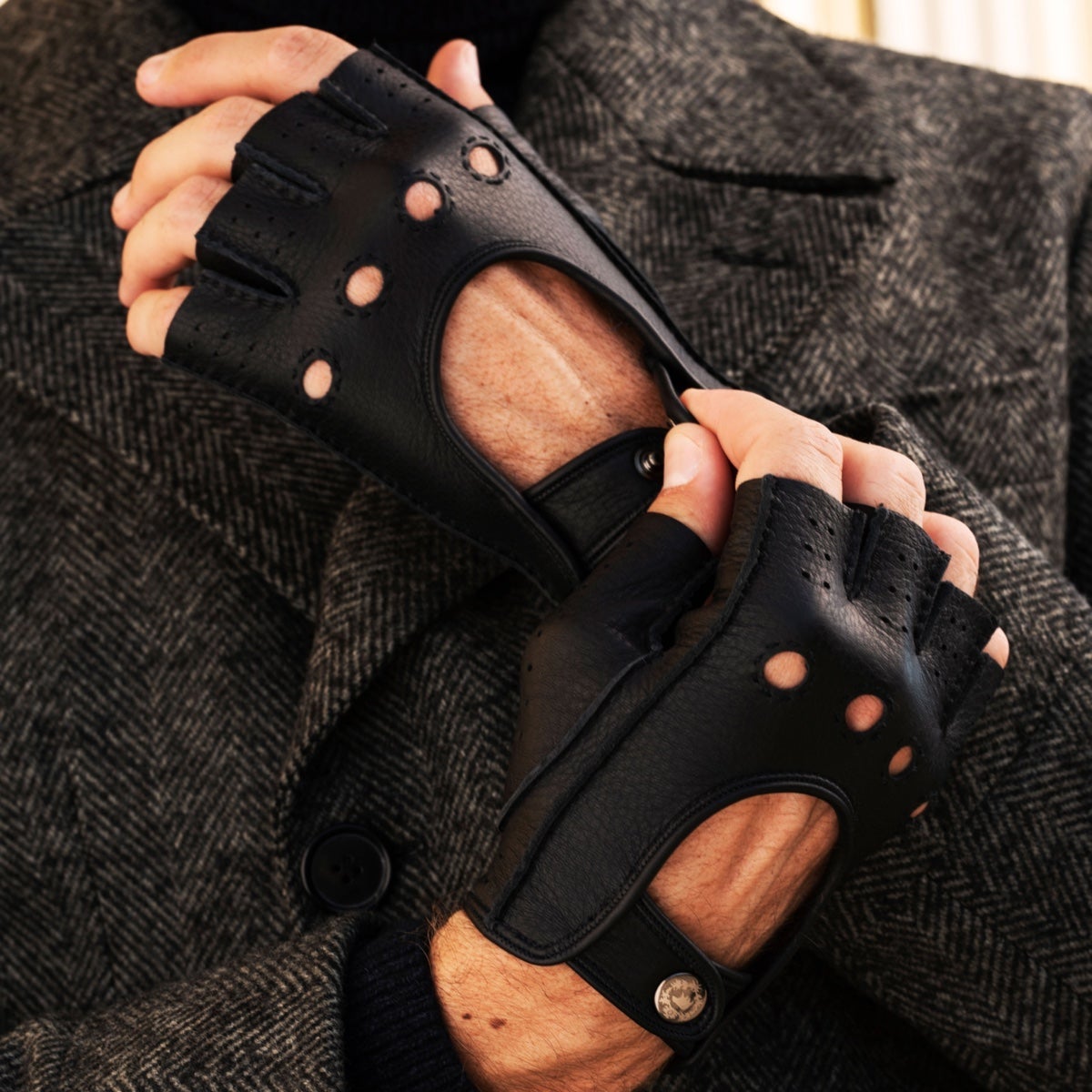 Vincenzo (black) - fingerless Italian driving gloves made of American deerskin leather - Fratelli Orsini - Luxury Driving Gloves - Handmade in Italy - 7