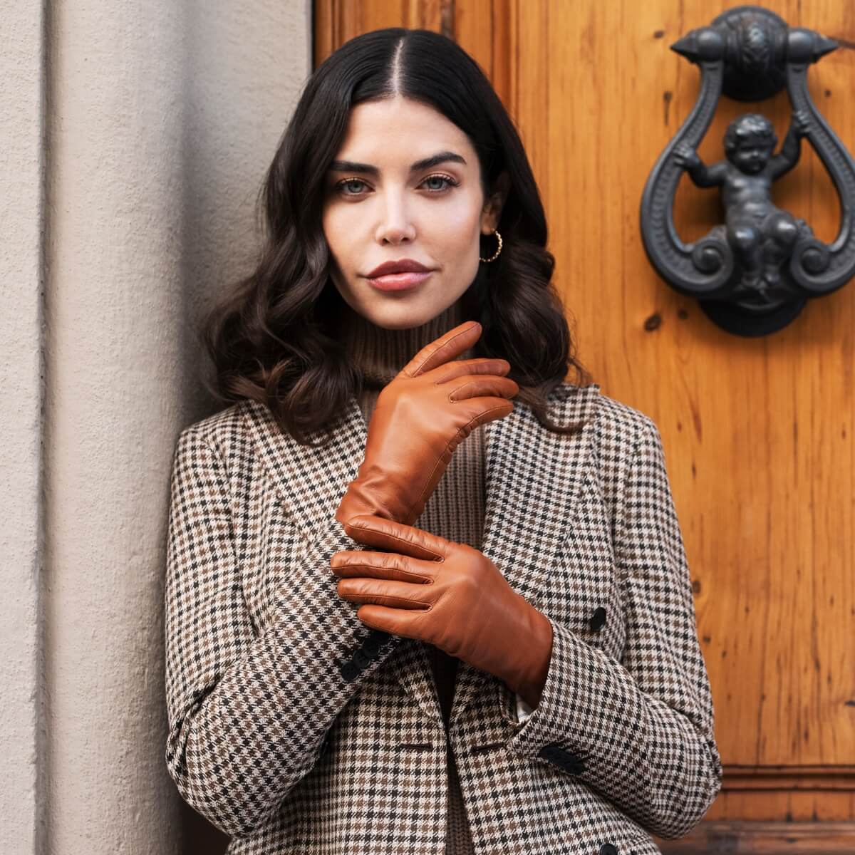 Isabella (cognac) - Italian lambskin leather gloves with cashmere lining & touchscreen feature  - Fratelli Orsini - Luxury Leather Gloves - Handmade in Italy - 5