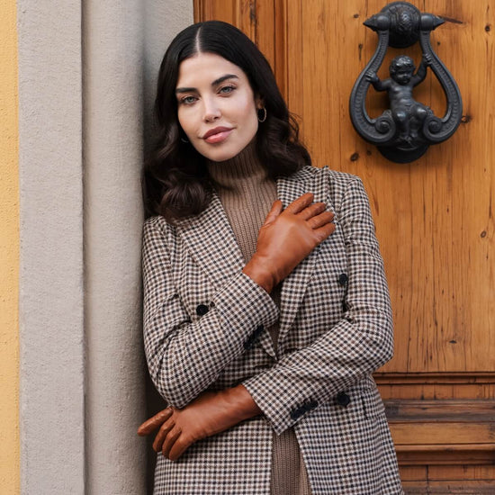 Isabella (cognac) - Italian lambskin leather gloves with cashmere lining & touchscreen feature  - Fratelli Orsini - Luxury Leather Gloves - Handmade in Italy - 7