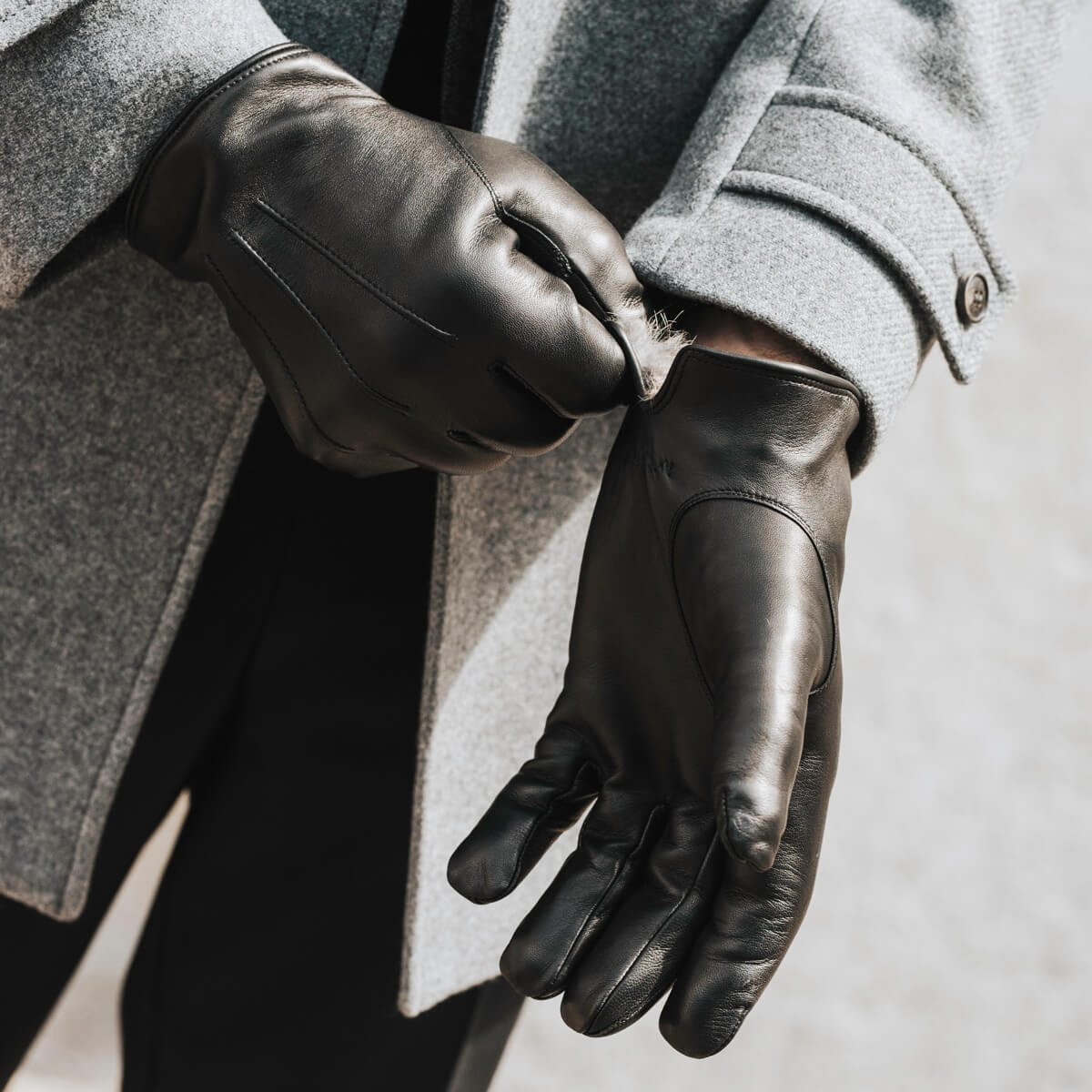 Marco (black) - Italian lambskin leather gloves with white rabbit fur lining - Fratelli Orsini - Luxury Leather Gloves - Handmade in Italy - 9